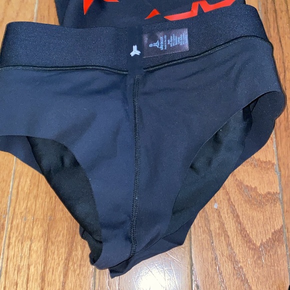 NWOT Ultracor Red Stars Leggings - Picture 14 of 14